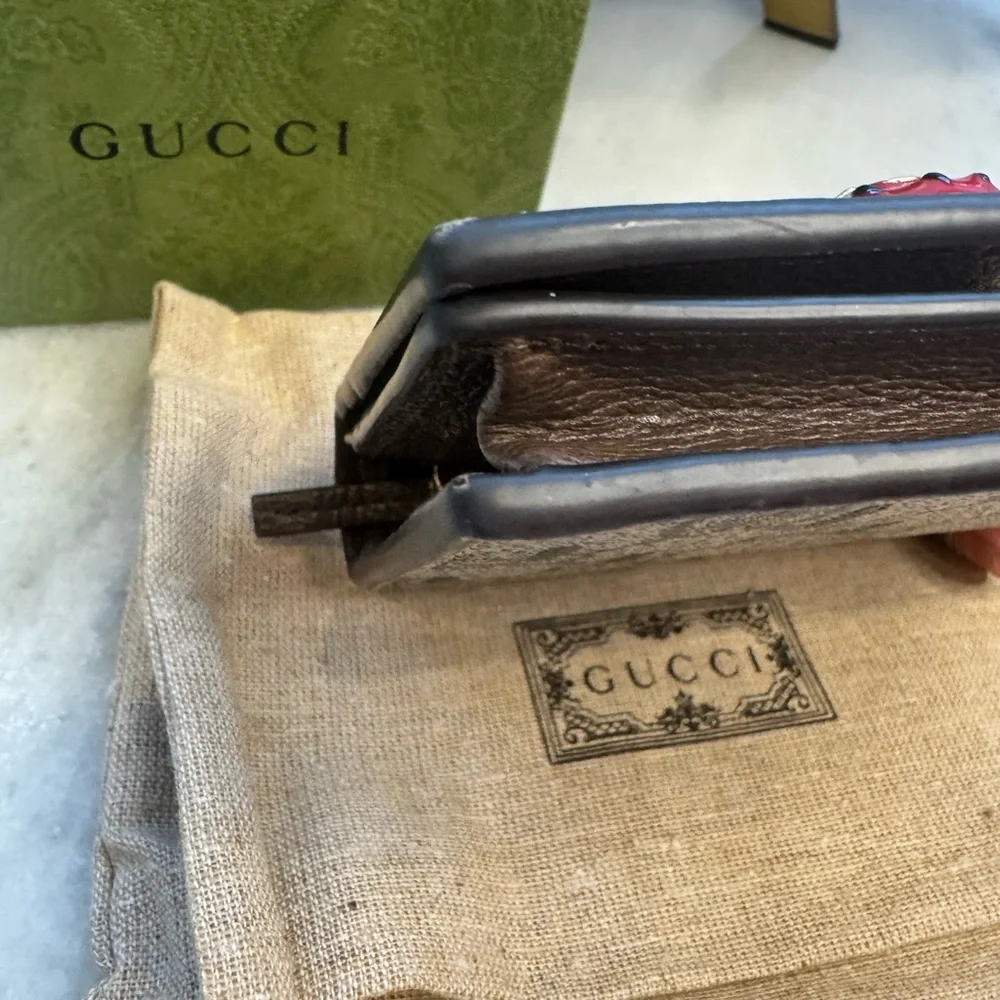 Limited Edition Gucci Supreme Strawberry Compact Wallet - Picture 7 of 10